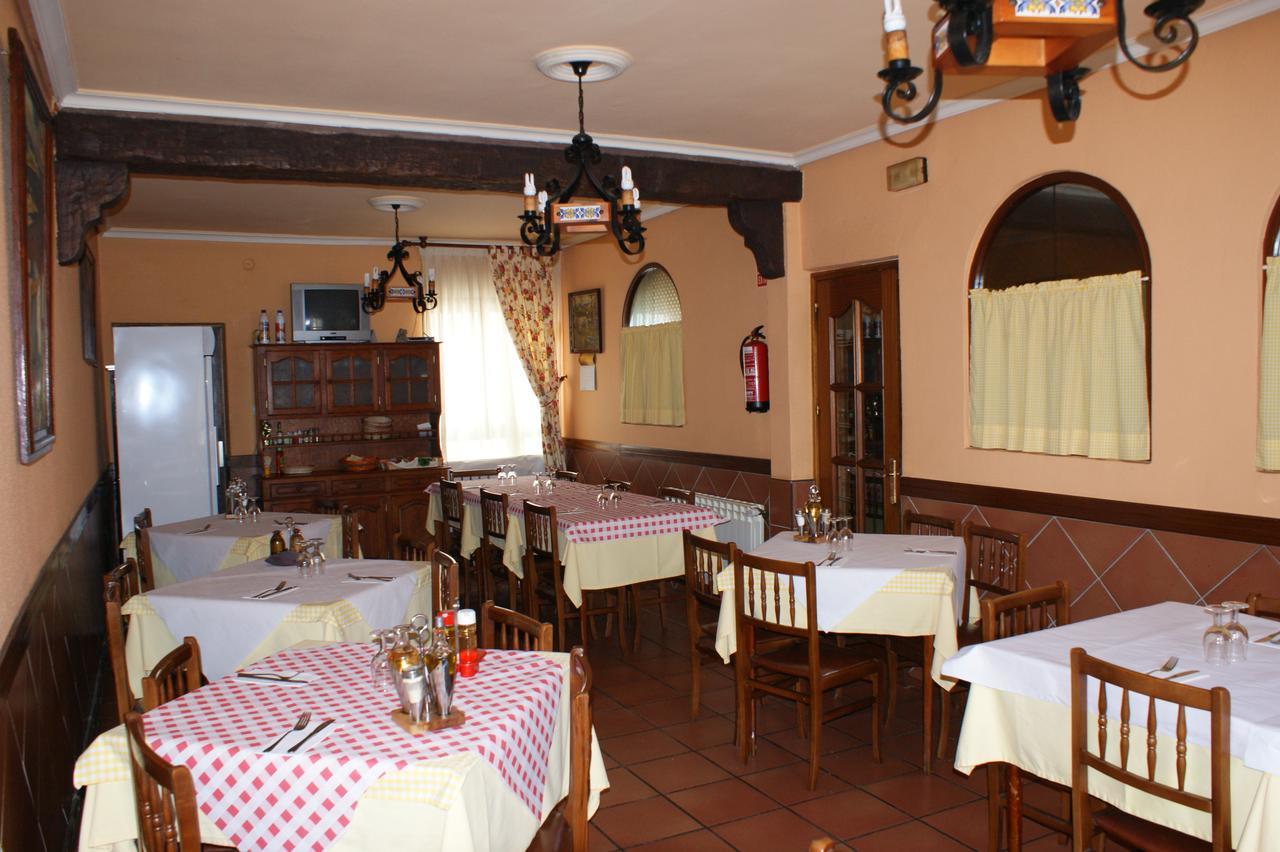 Hostal Carazo Torquemada Exterior foto